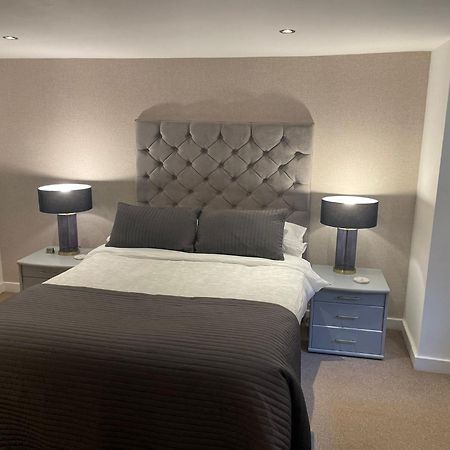 Spacious Central 2Bed Apartment Wilmslow Bagian luar foto
