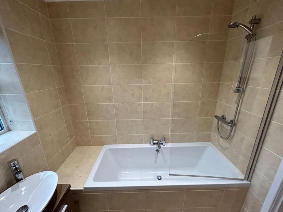 Spacious Central 2Bed Apartment Wilmslow Bagian luar foto