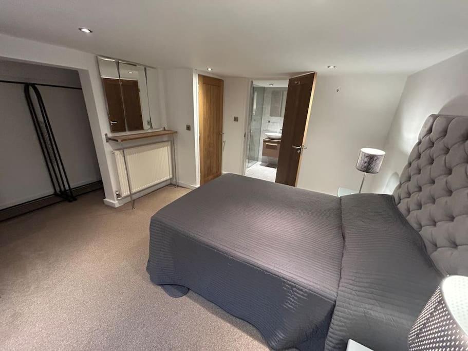 Spacious Central 2Bed Apartment Wilmslow Bagian luar foto