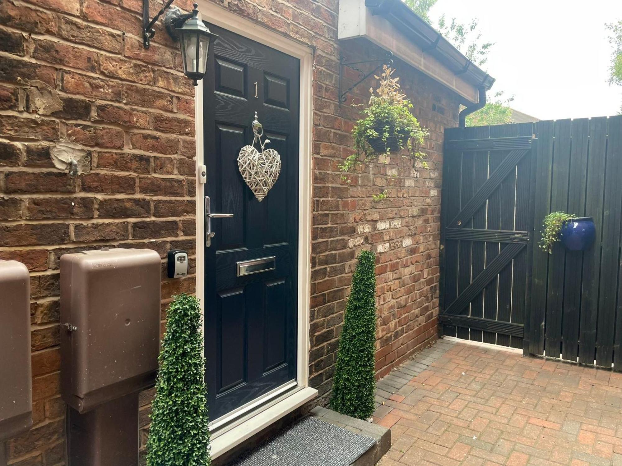 Spacious Central 2Bed Apartment Wilmslow Bagian luar foto
